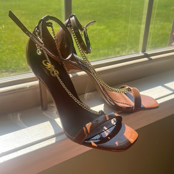 NEW Gianni Bini Brown Heeled Sandals with Ankle Straps - Picture 1 of 3